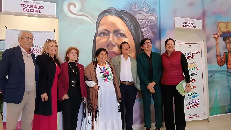 Invitados especiales engalanaron la apertura del mural. 